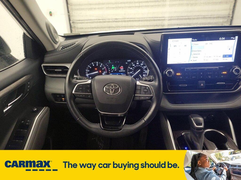 used 2021 Toyota Highlander car, priced at $39,998