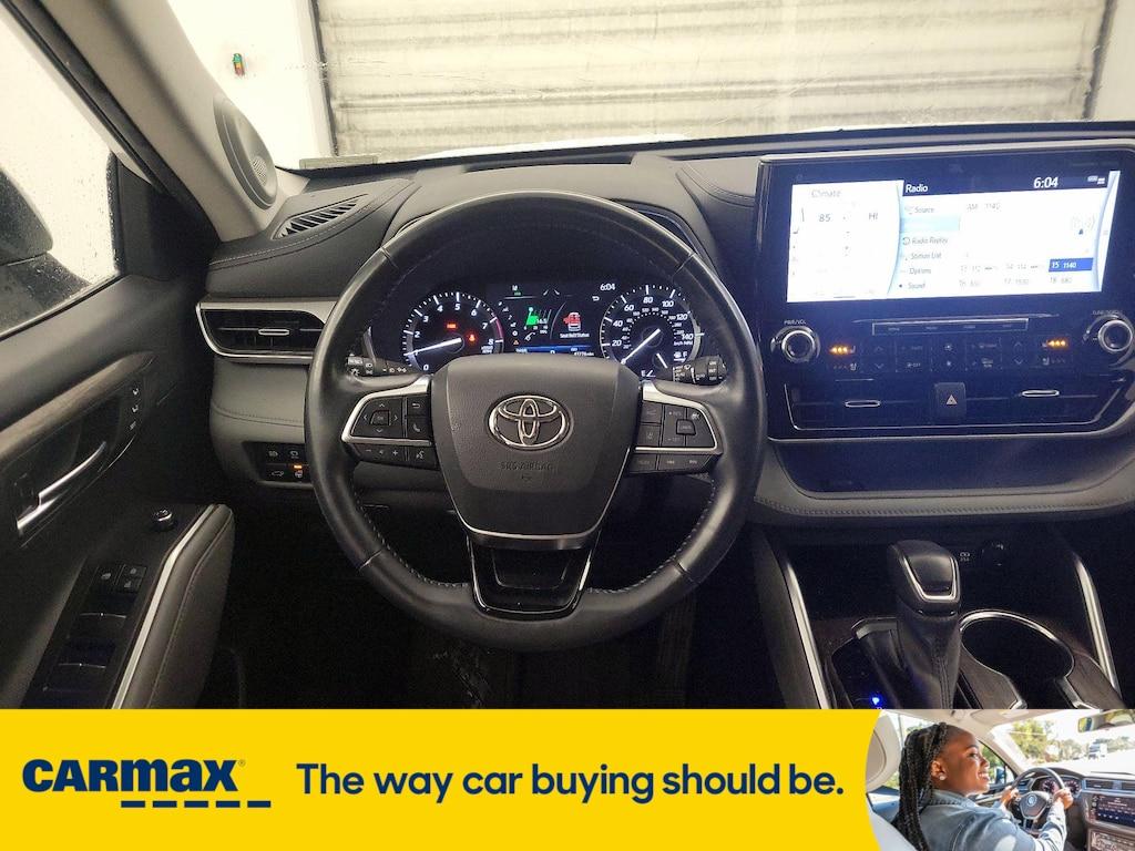 used 2021 Toyota Highlander car, priced at $39,998