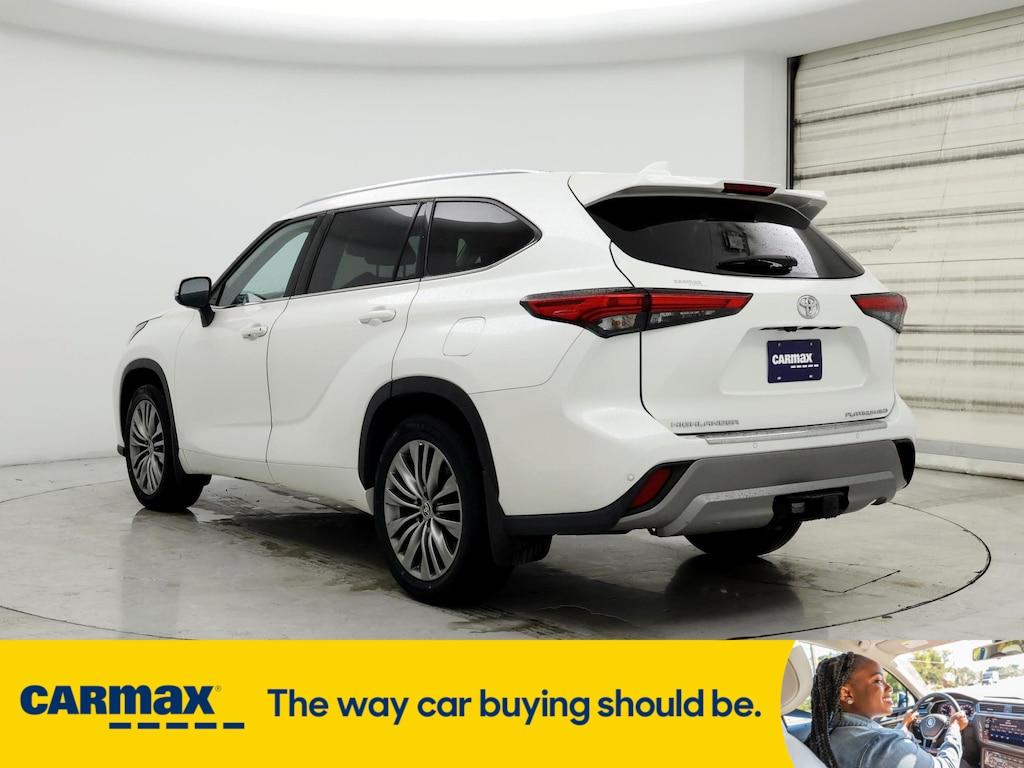 used 2021 Toyota Highlander car, priced at $39,998