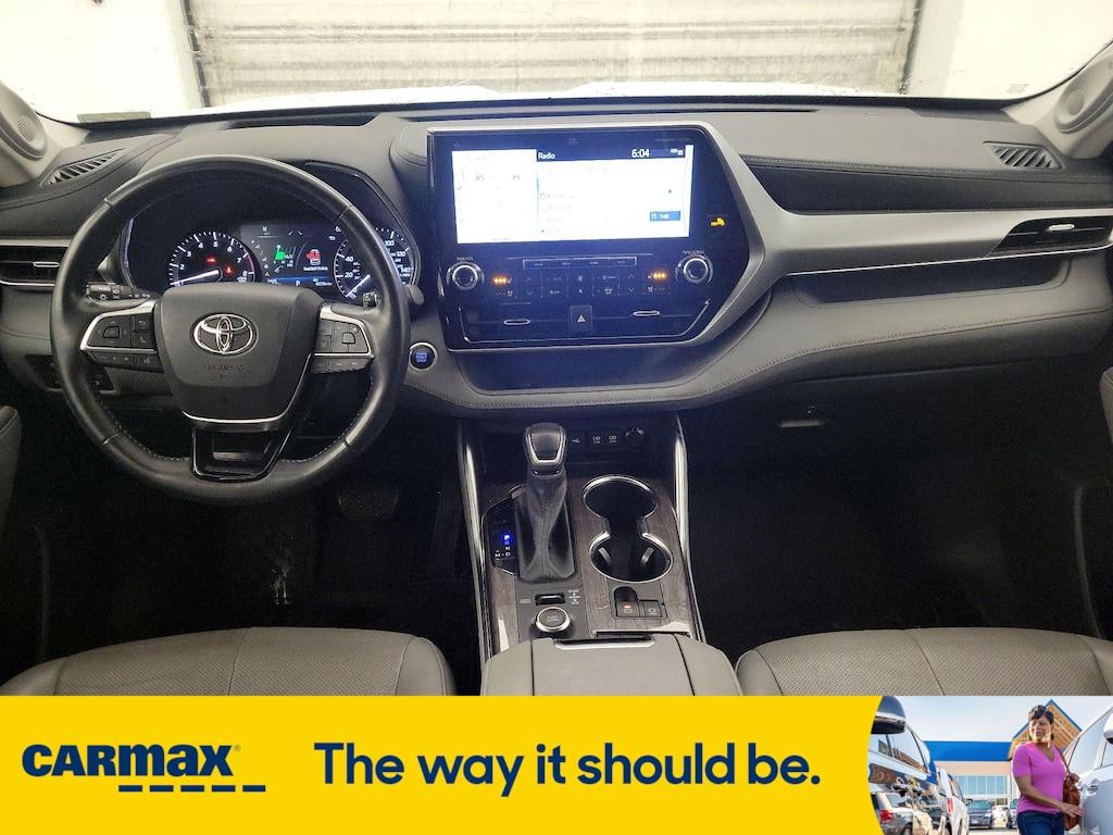 used 2021 Toyota Highlander car, priced at $39,998