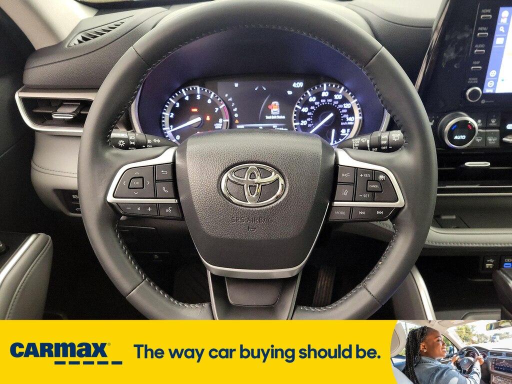 used 2022 Toyota Highlander car, priced at $34,998