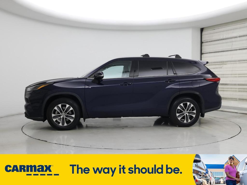 used 2022 Toyota Highlander car, priced at $34,998