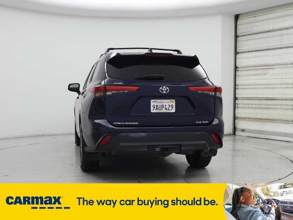 used 2022 Toyota Highlander car, priced at $34,998