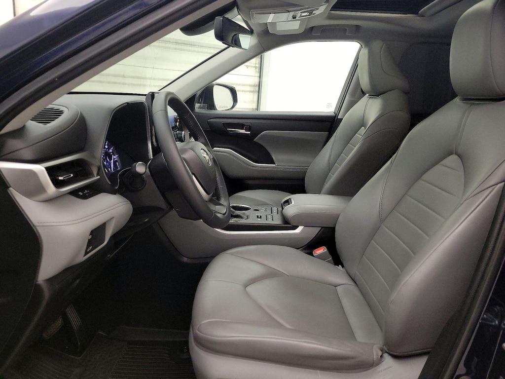 used 2022 Toyota Highlander car, priced at $34,998