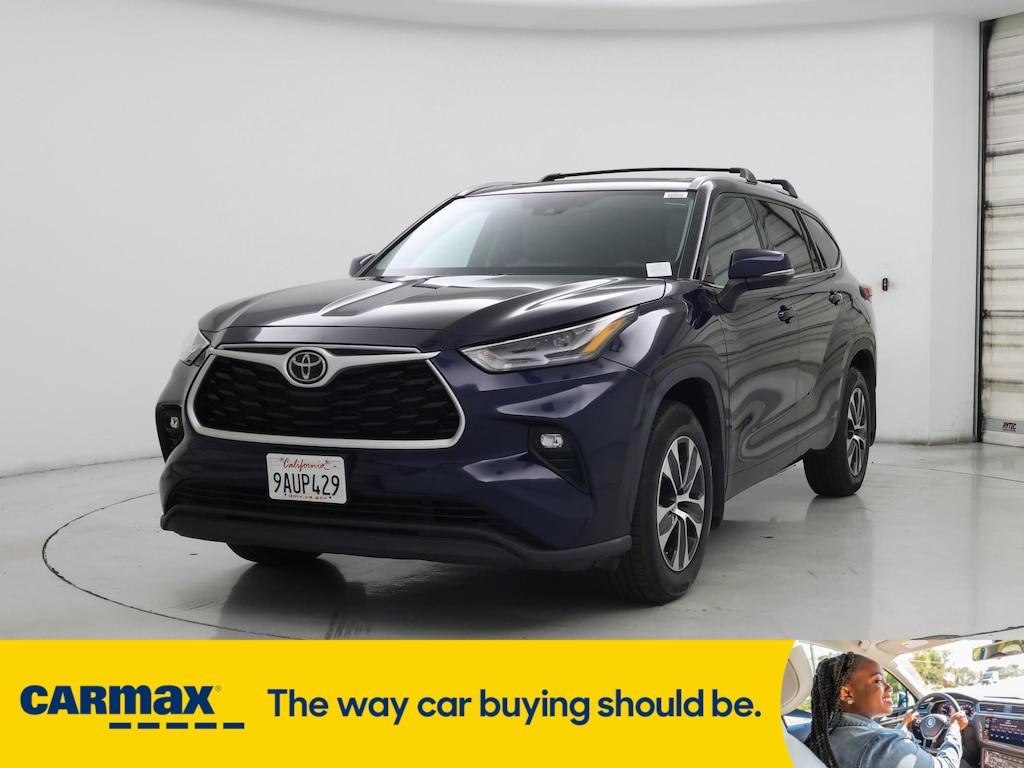 used 2022 Toyota Highlander car, priced at $34,998
