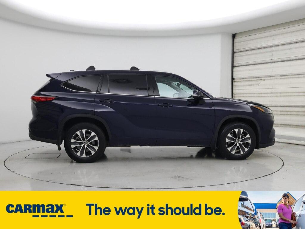used 2022 Toyota Highlander car, priced at $32,998