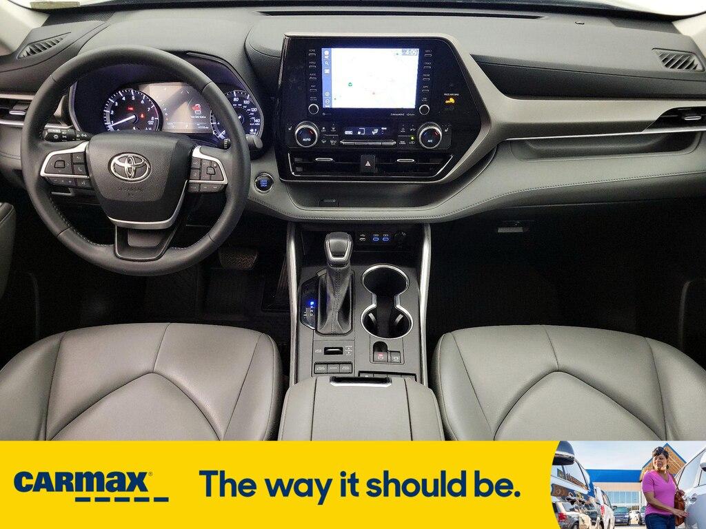 used 2022 Toyota Highlander car, priced at $32,998