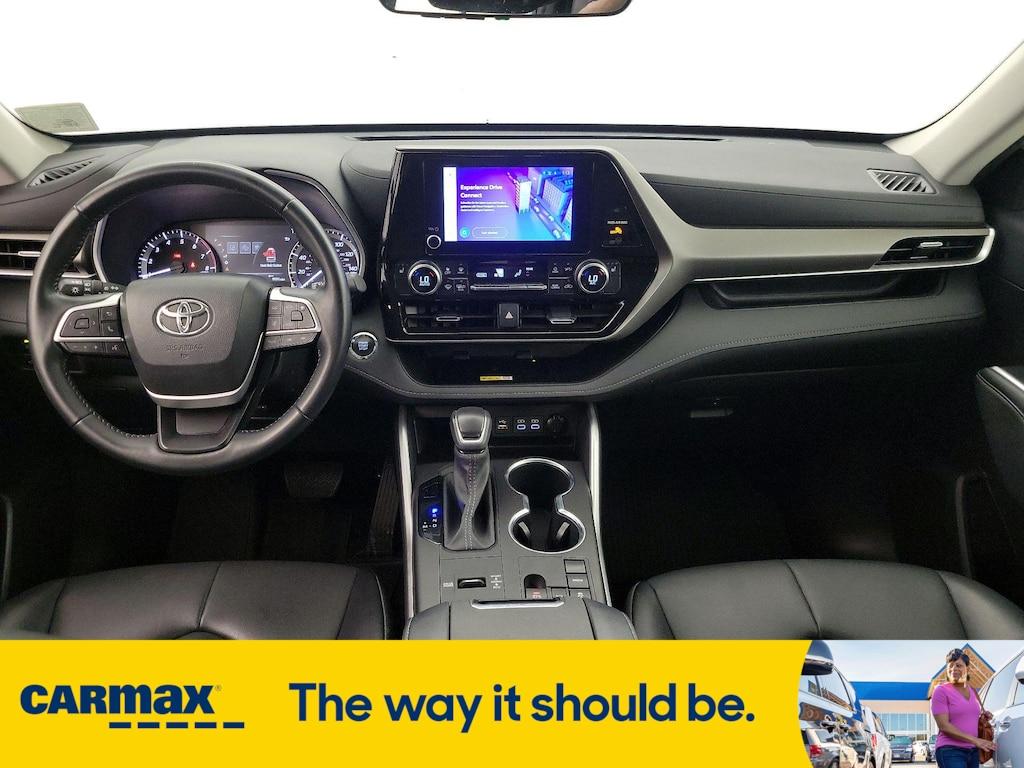 used 2023 Toyota Highlander car, priced at $40,998