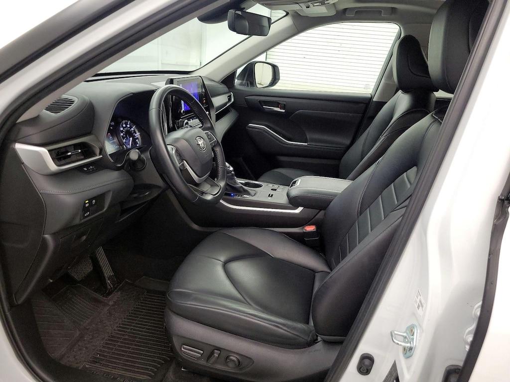 used 2023 Toyota Highlander car, priced at $40,998