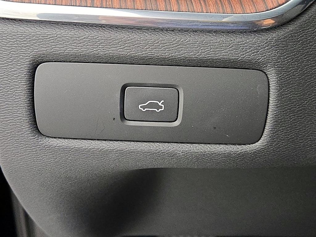 used 2023 Volvo XC60 car, priced at $33,998
