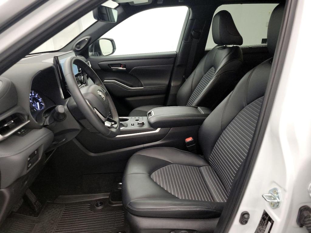 used 2024 Toyota Highlander car, priced at $47,998