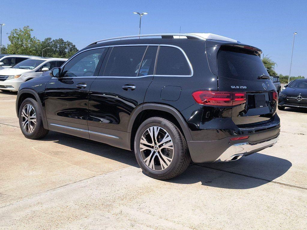 new 2024 Mercedes-Benz GLB 250 car, priced at $53,215