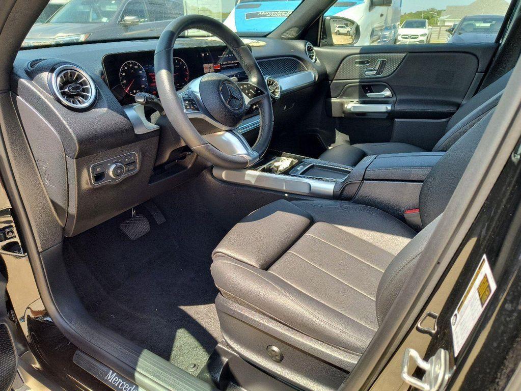 new 2024 Mercedes-Benz GLB 250 car, priced at $53,215