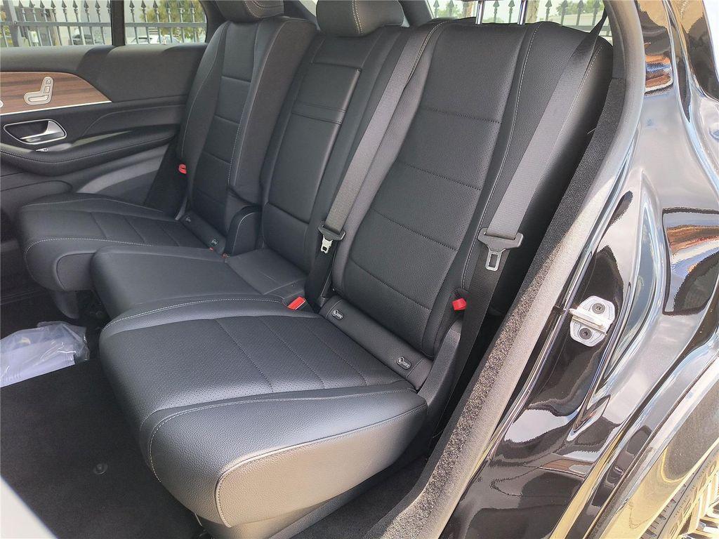 new 2025 Mercedes-Benz GLE 450 car, priced at $83,700