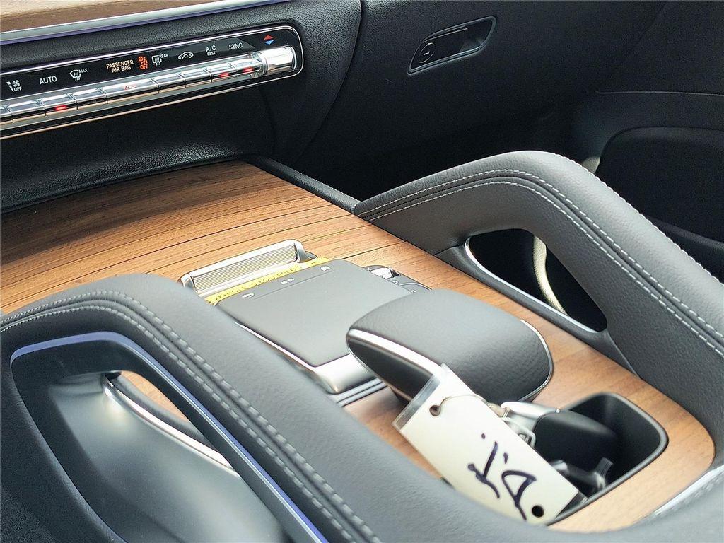 new 2025 Mercedes-Benz GLE 450 car, priced at $83,700