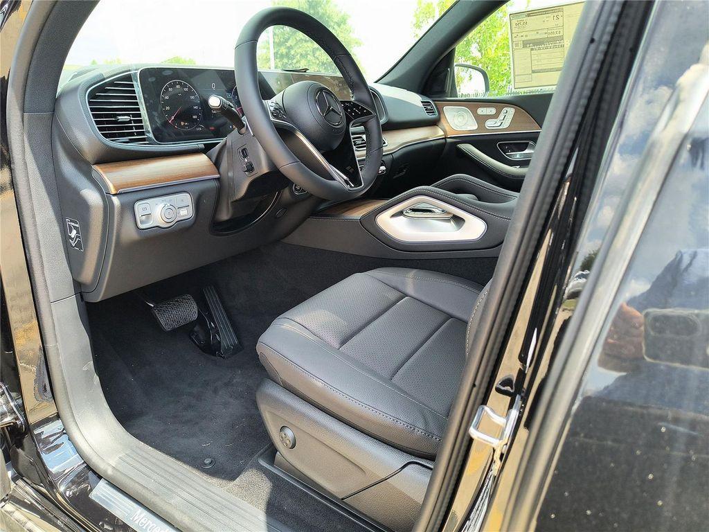 new 2025 Mercedes-Benz GLE 450 car, priced at $83,700