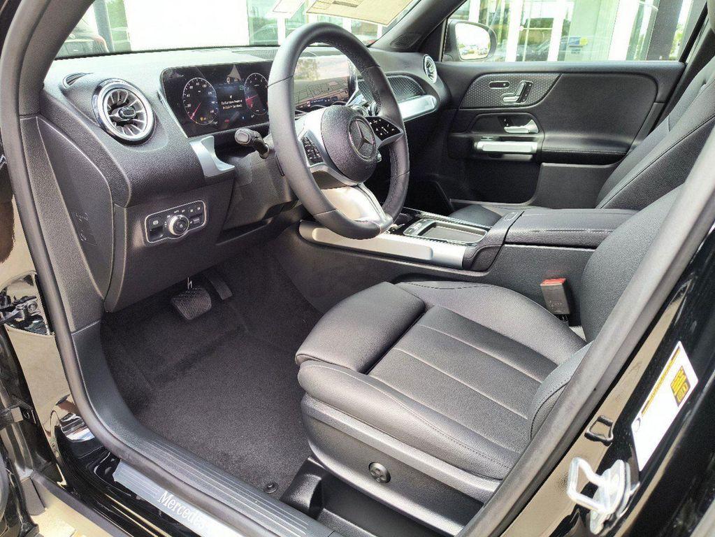 new 2024 Mercedes-Benz GLB 250 car, priced at $53,215
