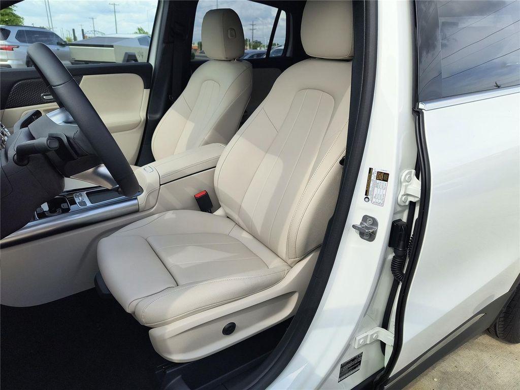 new 2025 Mercedes-Benz GLA 250 car, priced at $44,345
