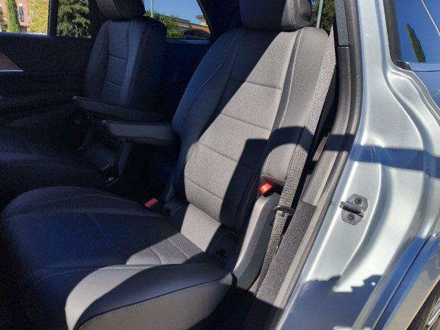 new 2025 Mercedes-Benz GLS 450 car, priced at $95,365