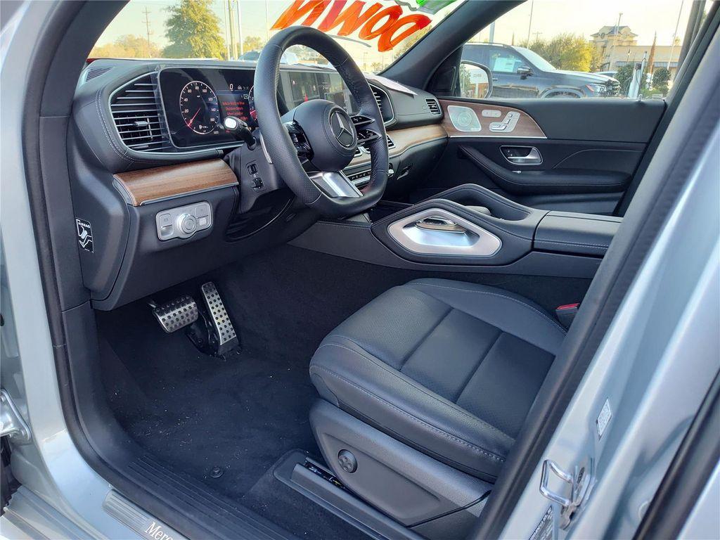 new 2025 Mercedes-Benz GLS 450 car, priced at $95,365