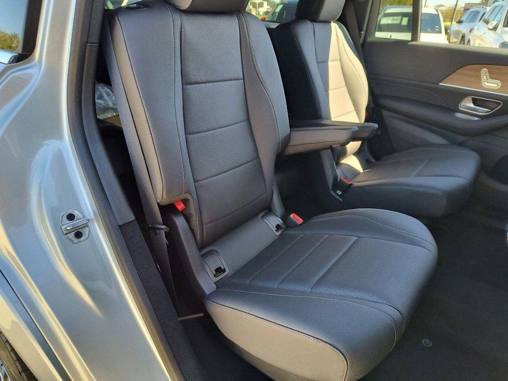 new 2025 Mercedes-Benz GLS 450 car, priced at $95,365