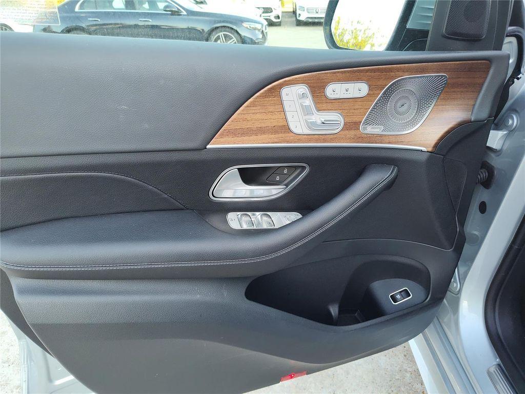 new 2025 Mercedes-Benz GLS 450 car, priced at $95,365