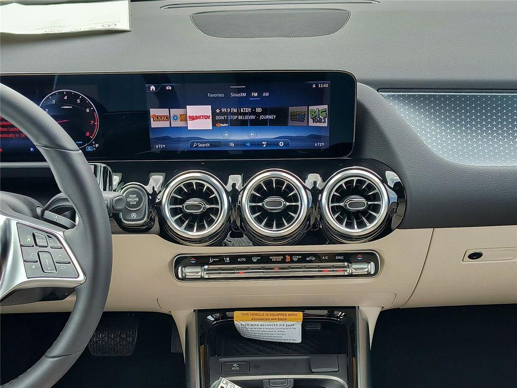 new 2025 Mercedes-Benz GLA 250 car, priced at $46,205