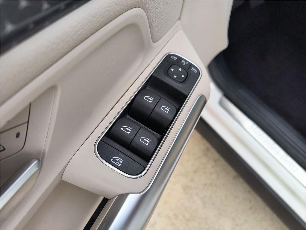 new 2025 Mercedes-Benz GLA 250 car, priced at $46,205