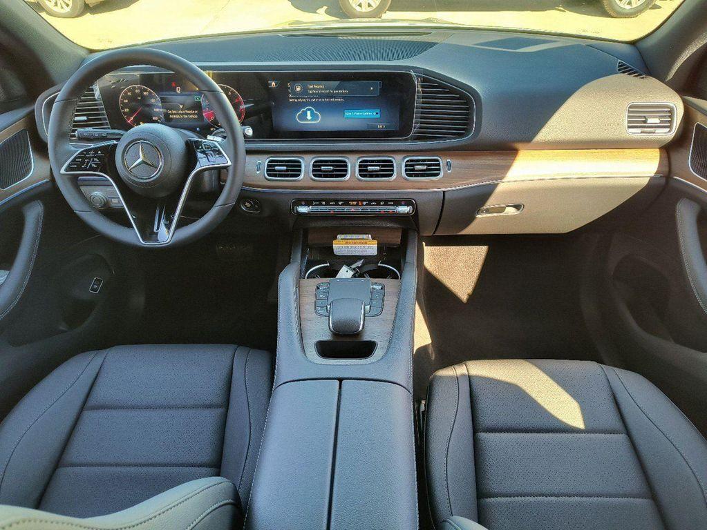new 2025 Mercedes-Benz GLE 450 car, priced at $75,795
