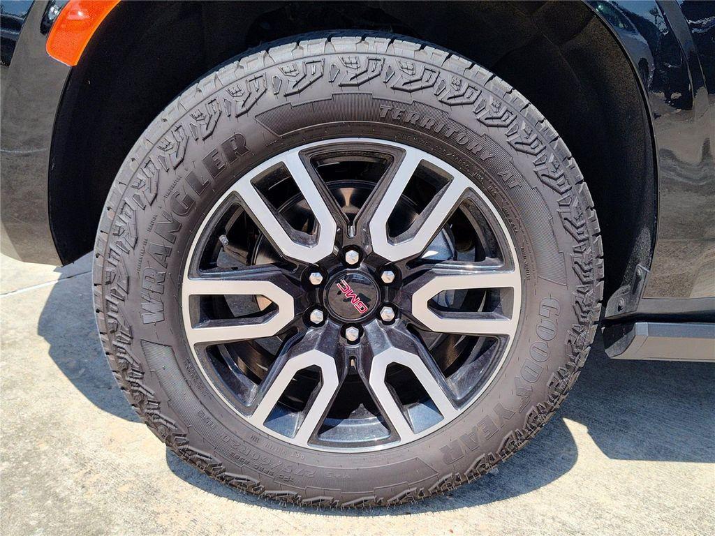 used 2024 GMC Yukon car, priced at $73,333