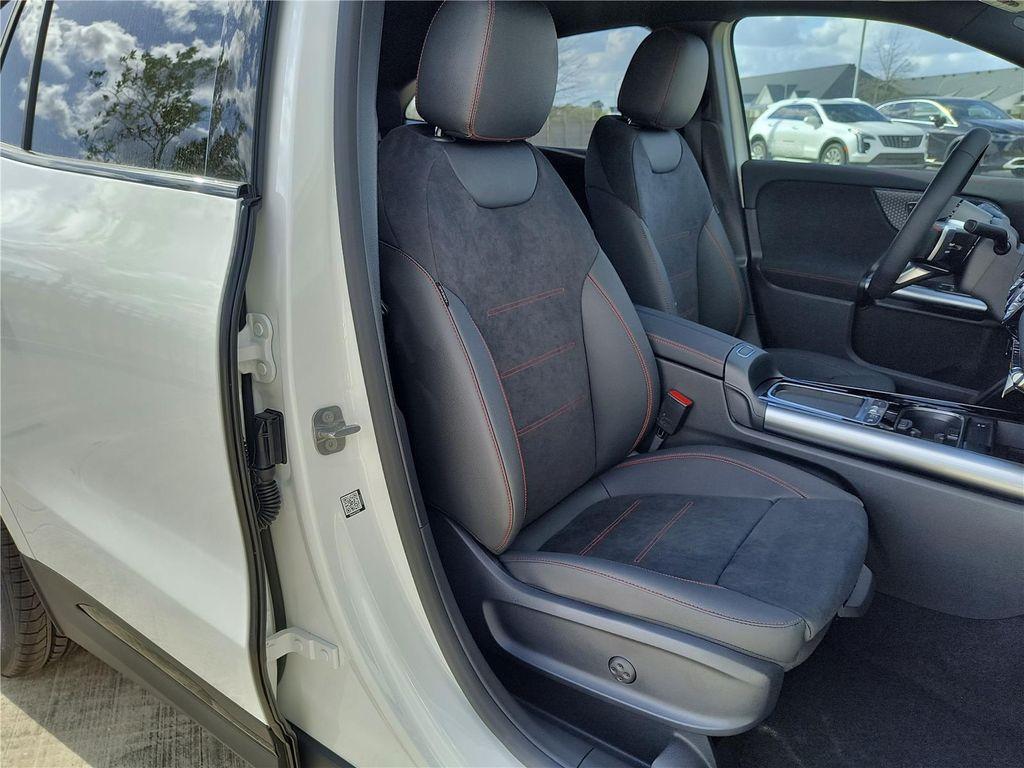 new 2025 Mercedes-Benz GLA 250 car, priced at $51,245