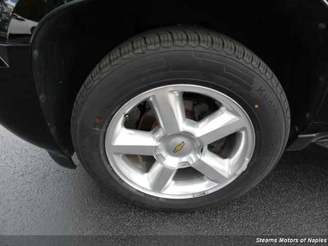 used 2009 Chevrolet Avalanche car, priced at $12,998
