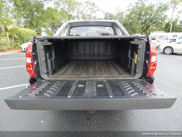 used 2009 Chevrolet Avalanche car, priced at $12,998