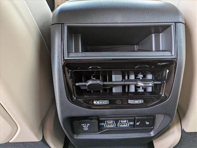 new 2025 Jeep Grand Cherokee car, priced at $39,700