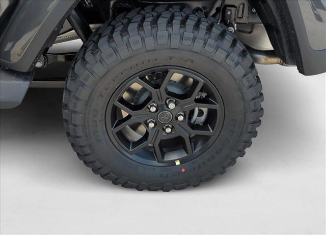new 2025 Jeep Gladiator car, priced at $42,813
