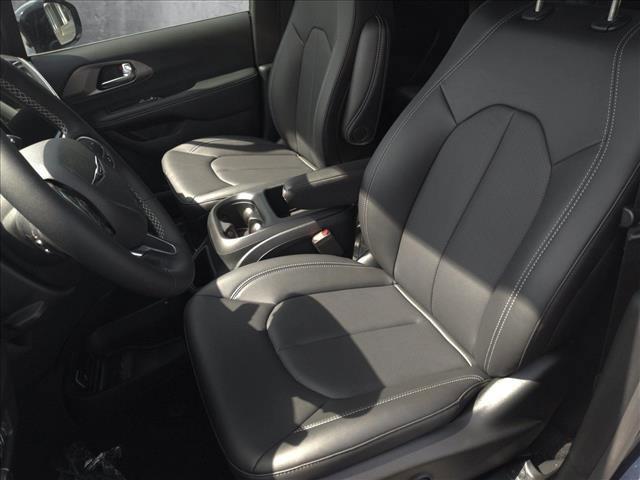 new 2025 Chrysler Pacifica car, priced at $42,017