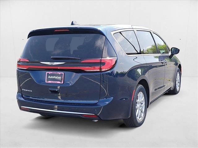 new 2025 Chrysler Pacifica car, priced at $35,638