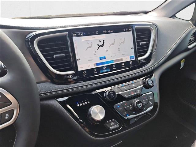 new 2025 Chrysler Pacifica car, priced at $35,638