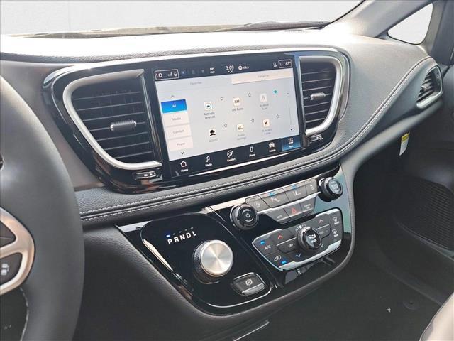 new 2025 Chrysler Pacifica car, priced at $35,638