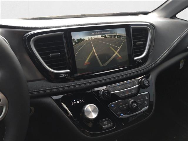 new 2025 Chrysler Pacifica car, priced at $35,638