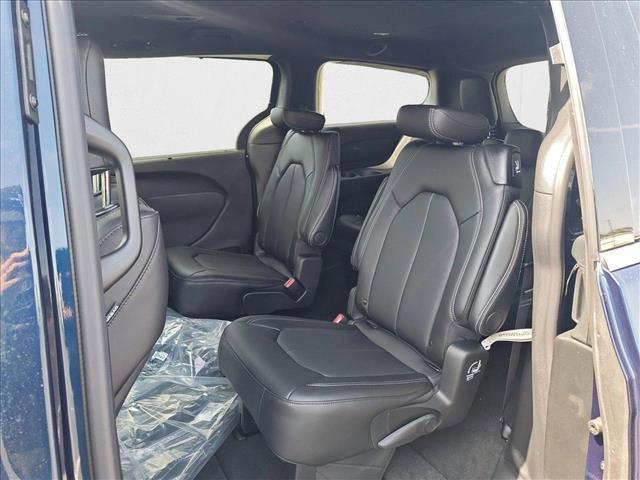 new 2025 Chrysler Pacifica car, priced at $35,638