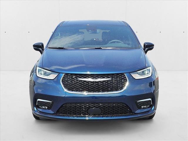 new 2025 Chrysler Pacifica car, priced at $35,638
