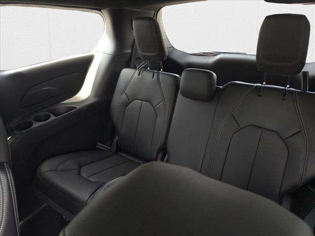 new 2025 Chrysler Pacifica car, priced at $35,638