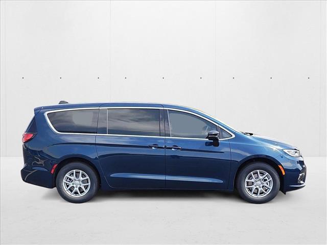 new 2025 Chrysler Pacifica car, priced at $35,638