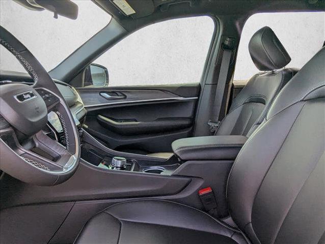 new 2025 Jeep Grand Cherokee car, priced at $47,900