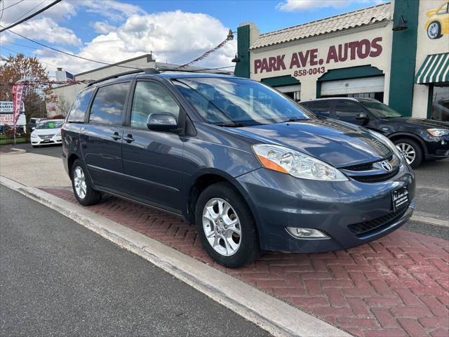used 2006 Toyota Sienna car, priced at $9,495