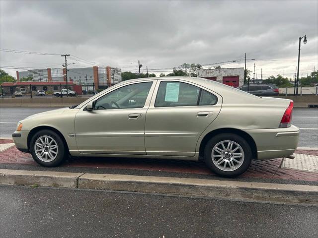 used 2005 Volvo S60 car, priced at $2,995