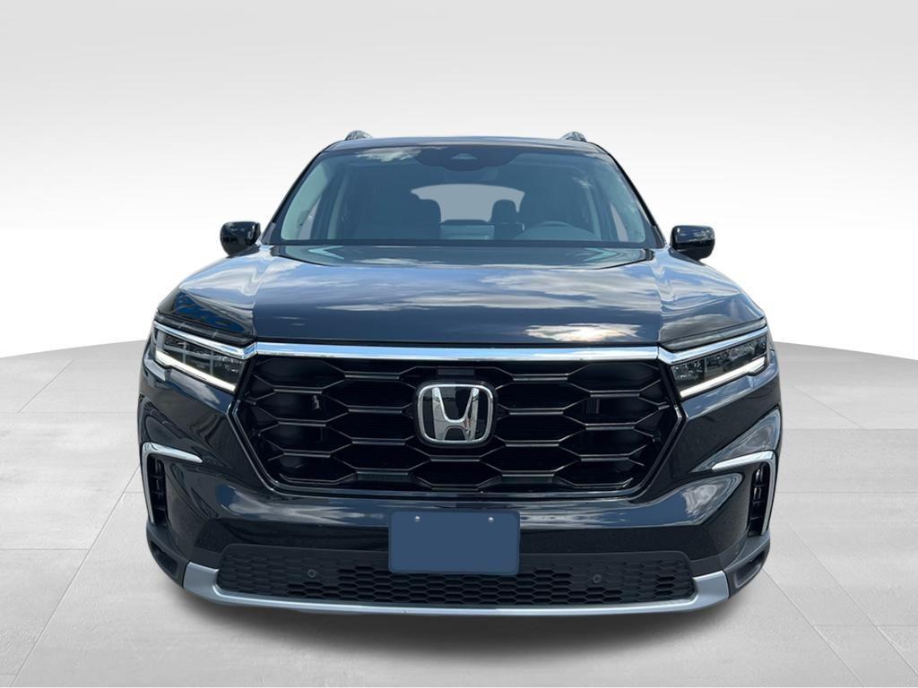 new 2025 Honda Pilot car, priced at $50,220
