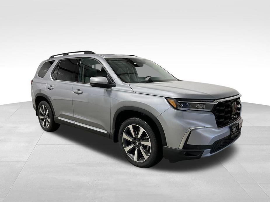 new 2025 Honda Pilot car, priced at $48,015