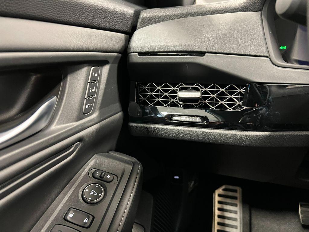new 2025 Honda Accord Hybrid car, priced at $35,091